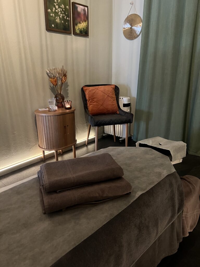 Avkopplande massage i Luleå Spa-rum för olika massage och friskvård i Luleå