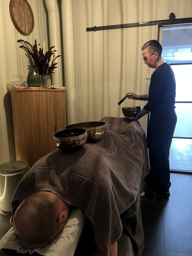 Relax i Luleå med Arctic Touch by Ulrika AB Arctic Touch by Ulrika AB Luleå erbjuder olika massage och friskvårdbehandlingar